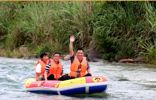 云阳长滩河漂流：激流与风景同享的清凉之旅